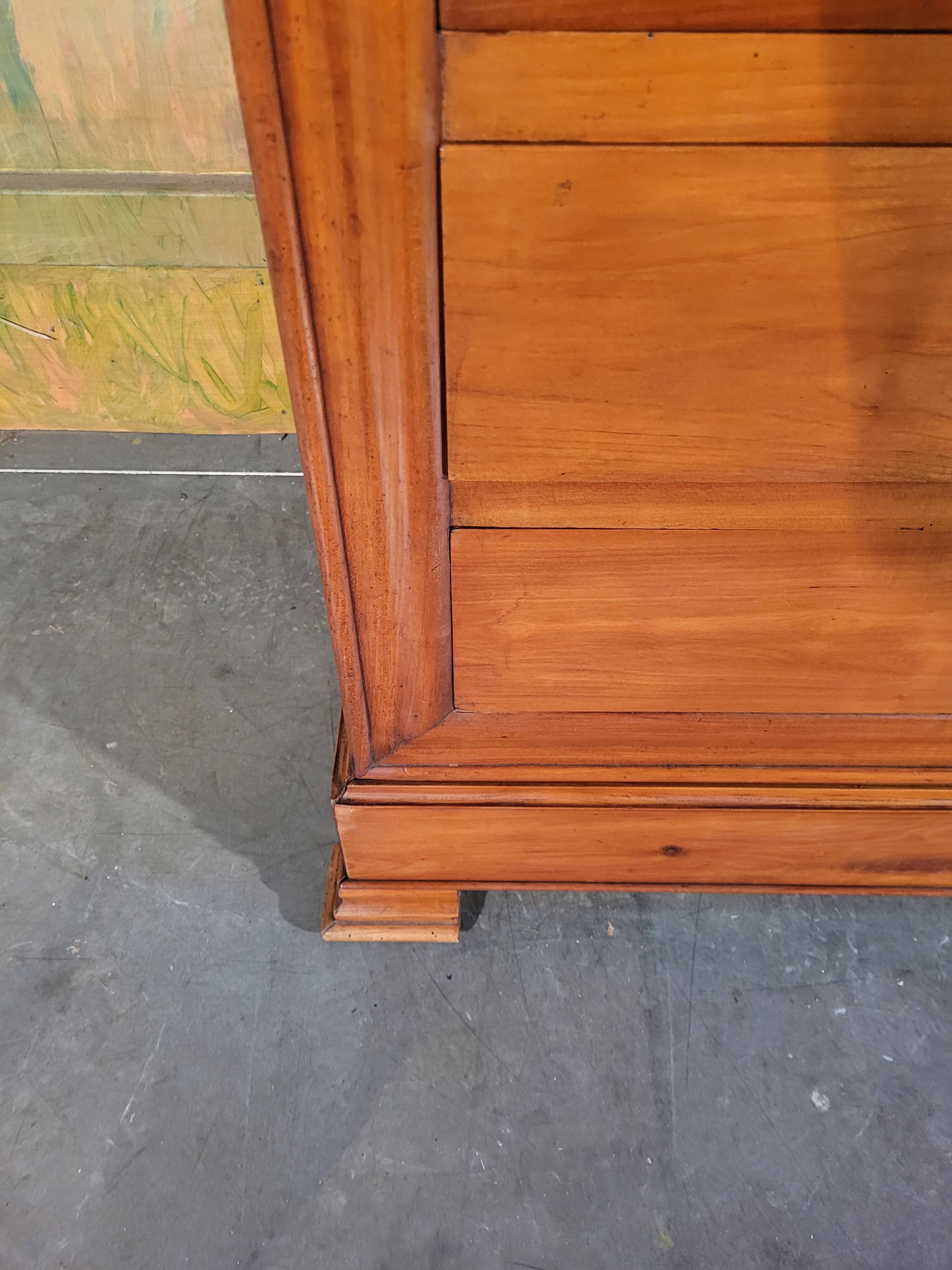 Commode époque Louis Philippe en merisier massif