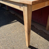 Spindle leg farm table