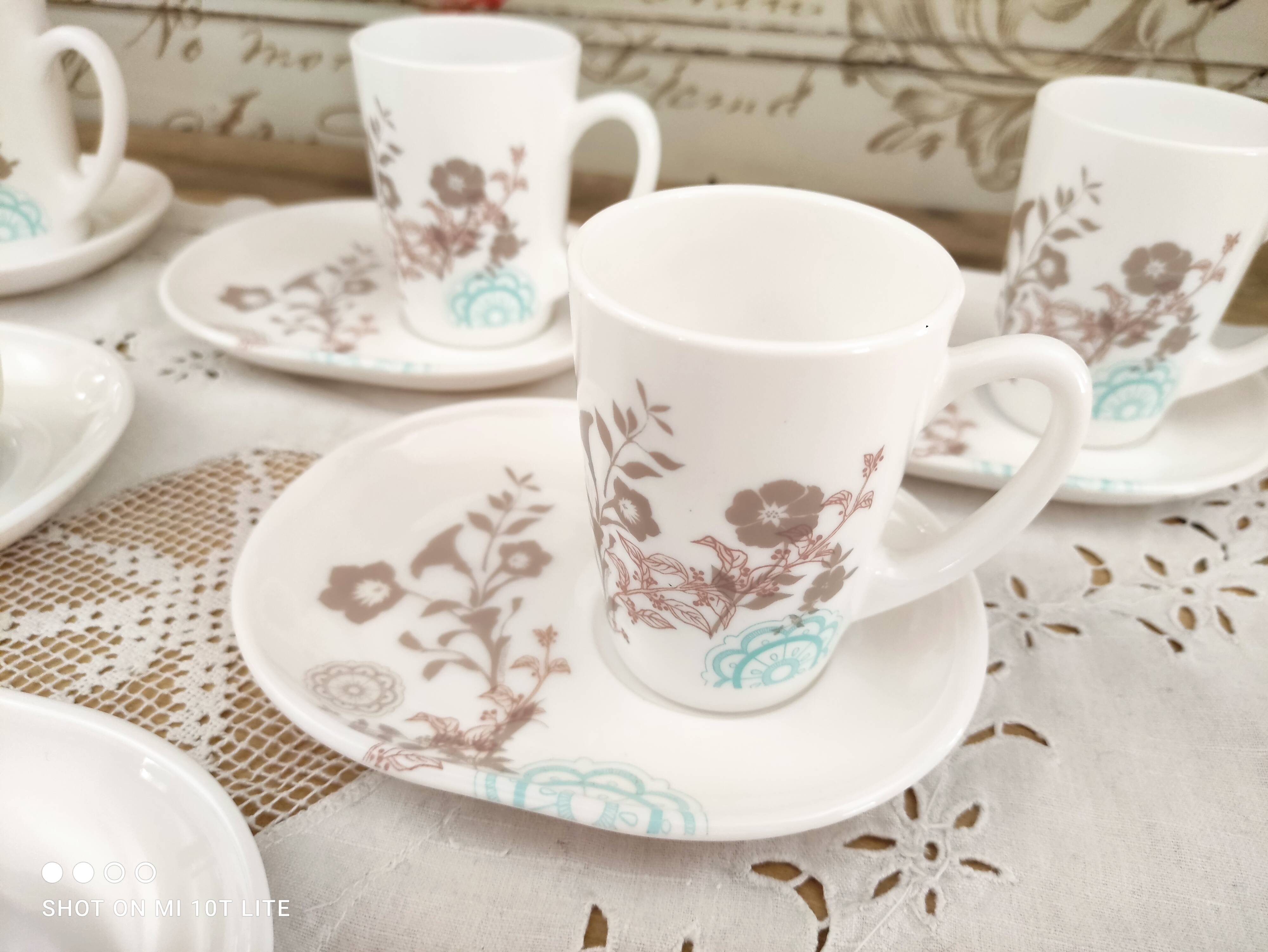 Set of 6 ARC FRANCE espresso coffee cups and undercups with location for sweets