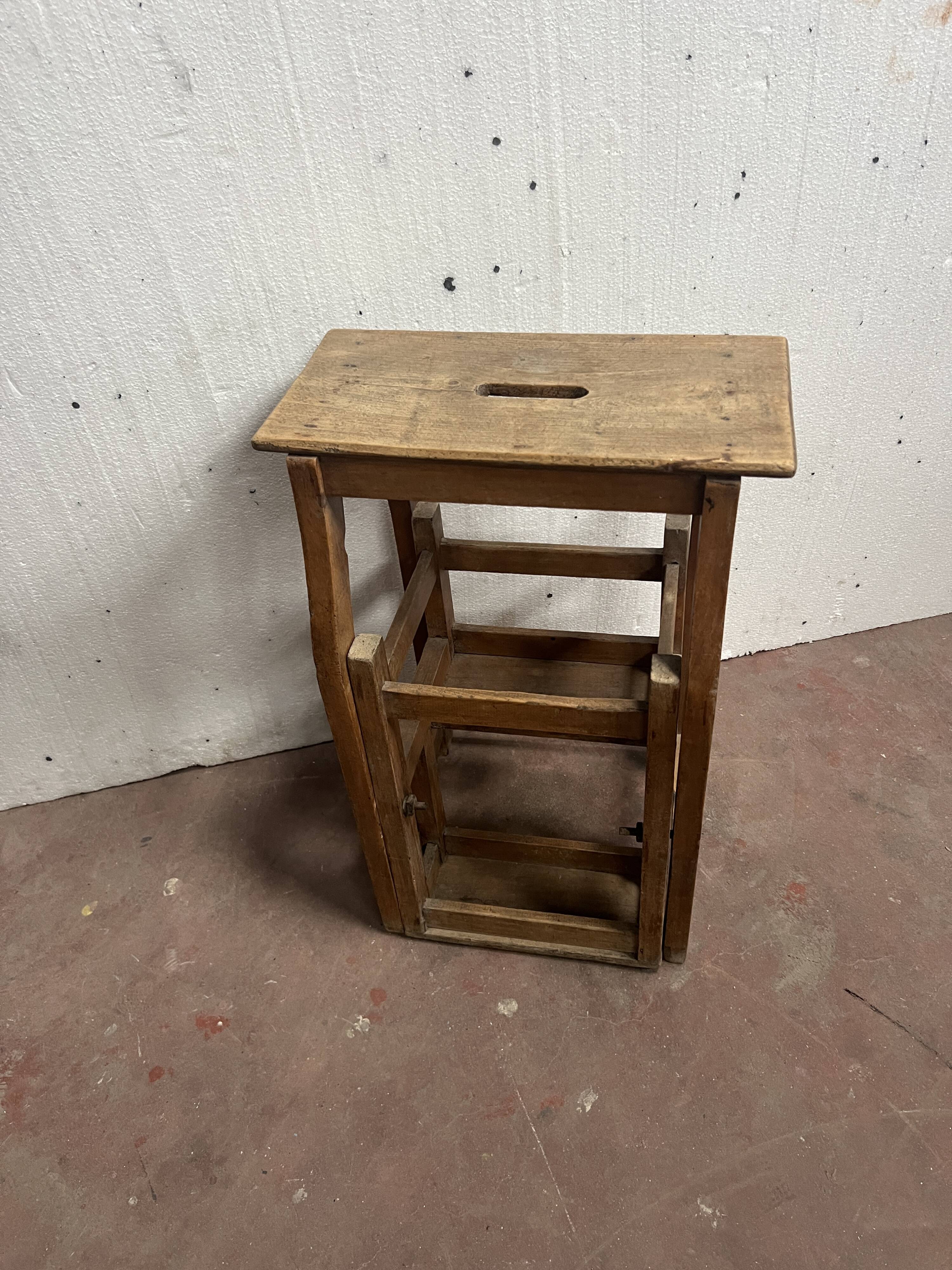 Escalier de bibliothèque en hêtre naturel XIX siècle