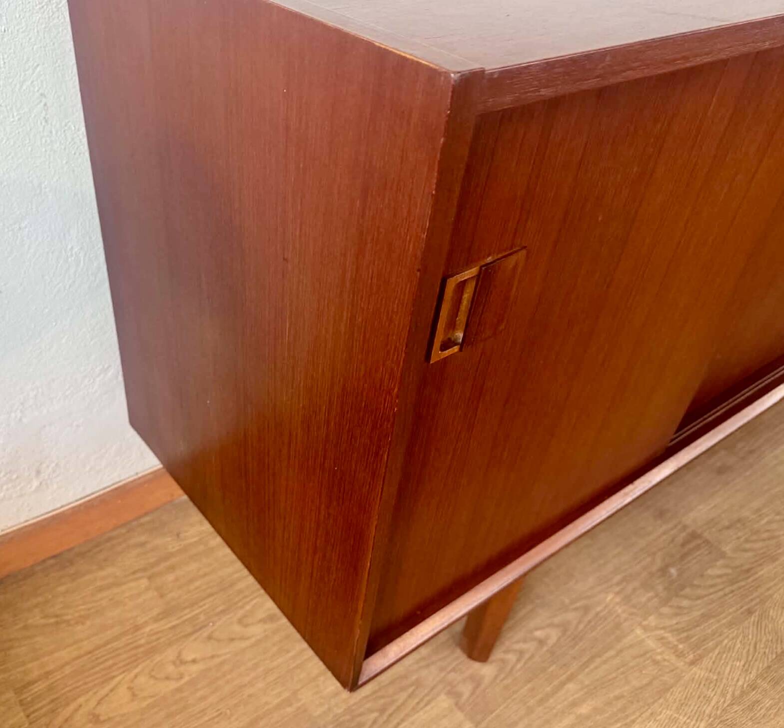 Scandinavian teak sideboard, 230 cm long, with 3 doors and 4 drawers.