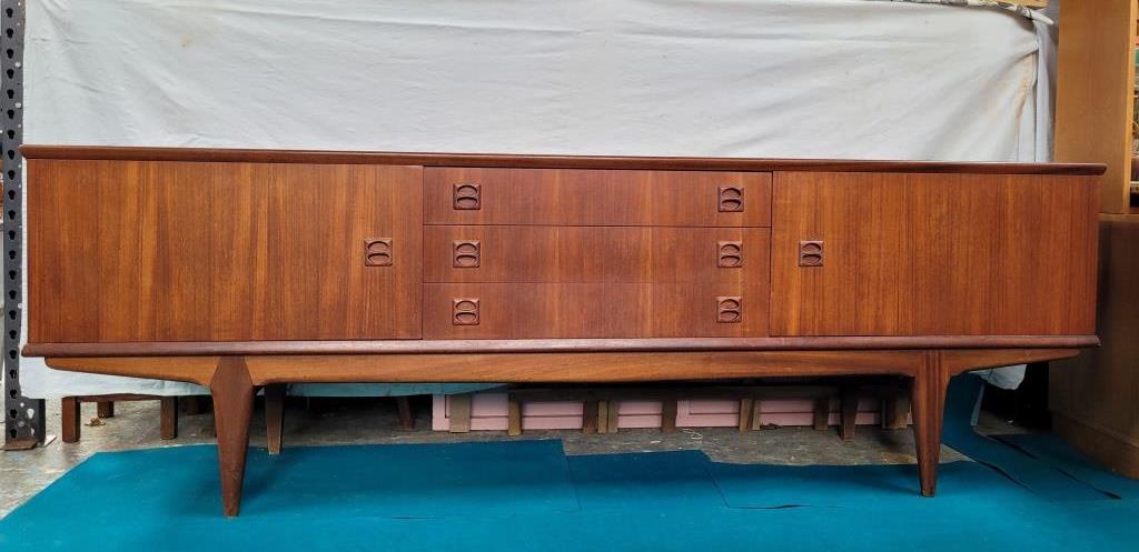 Scandinavian enfilade of the 70s, teak plated.