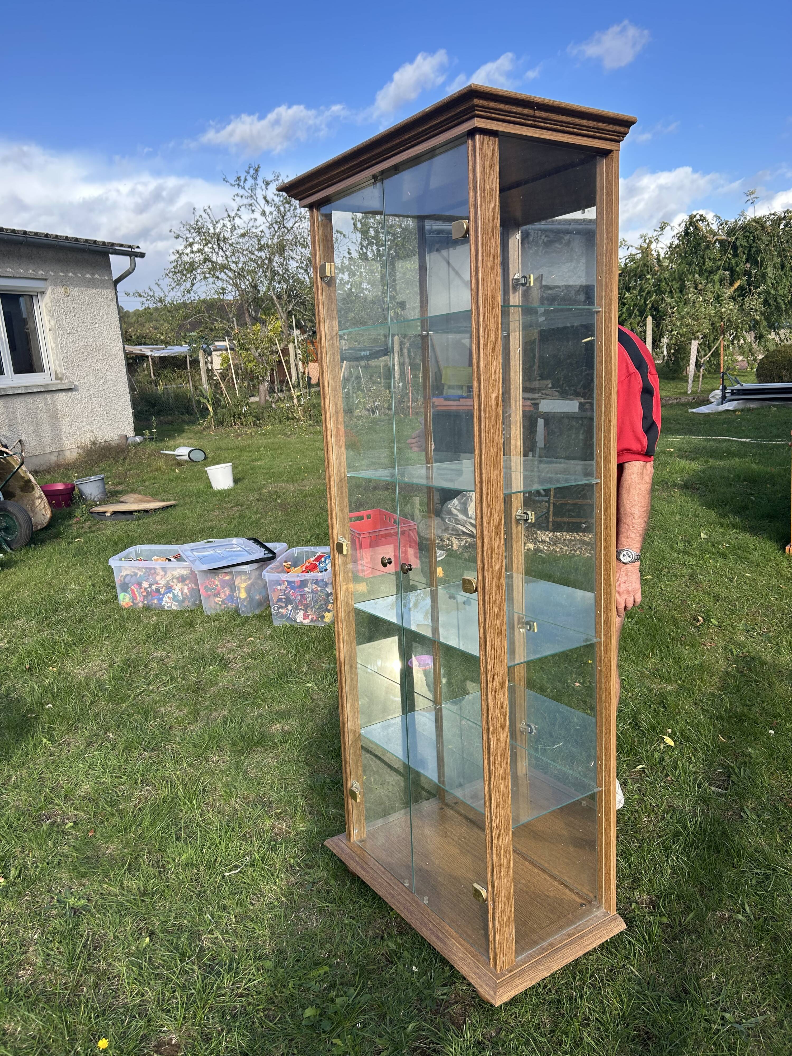 Small display cabinet