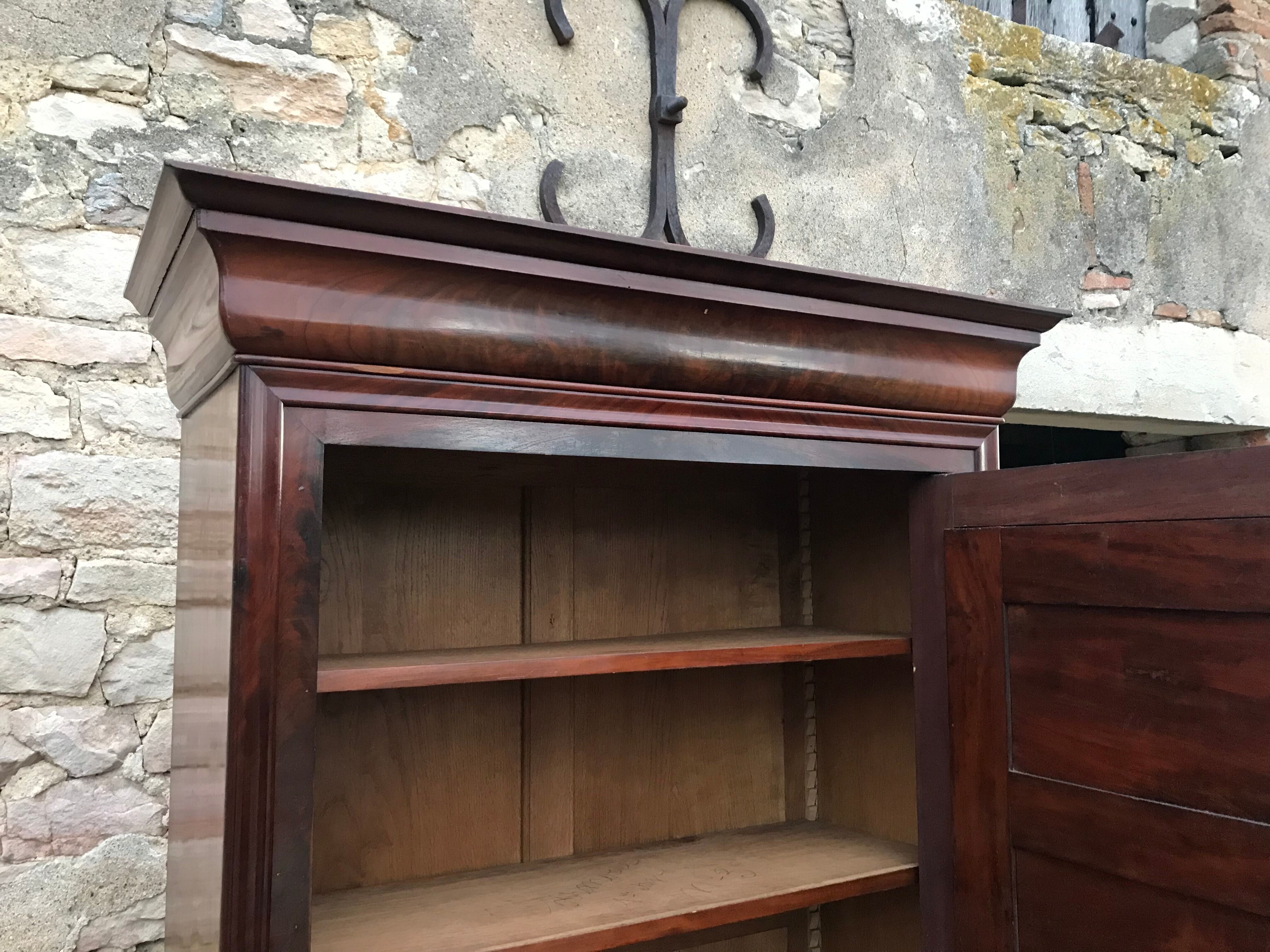 Ice Louis Philippe mahogany Cabinet