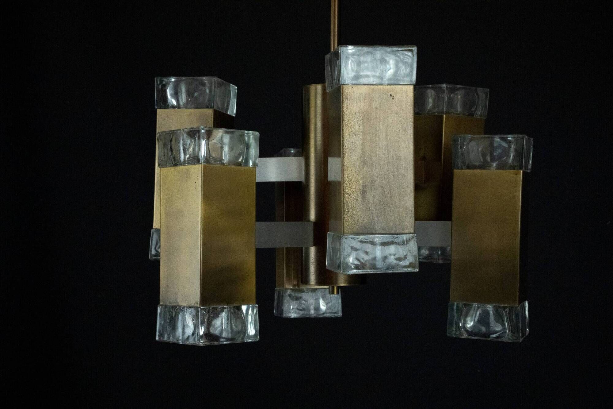 Italian glass and brass 12 lights chandelier produced by Sciolari in the 70