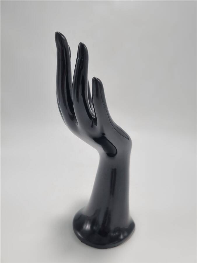 Hand-shaped ring holder