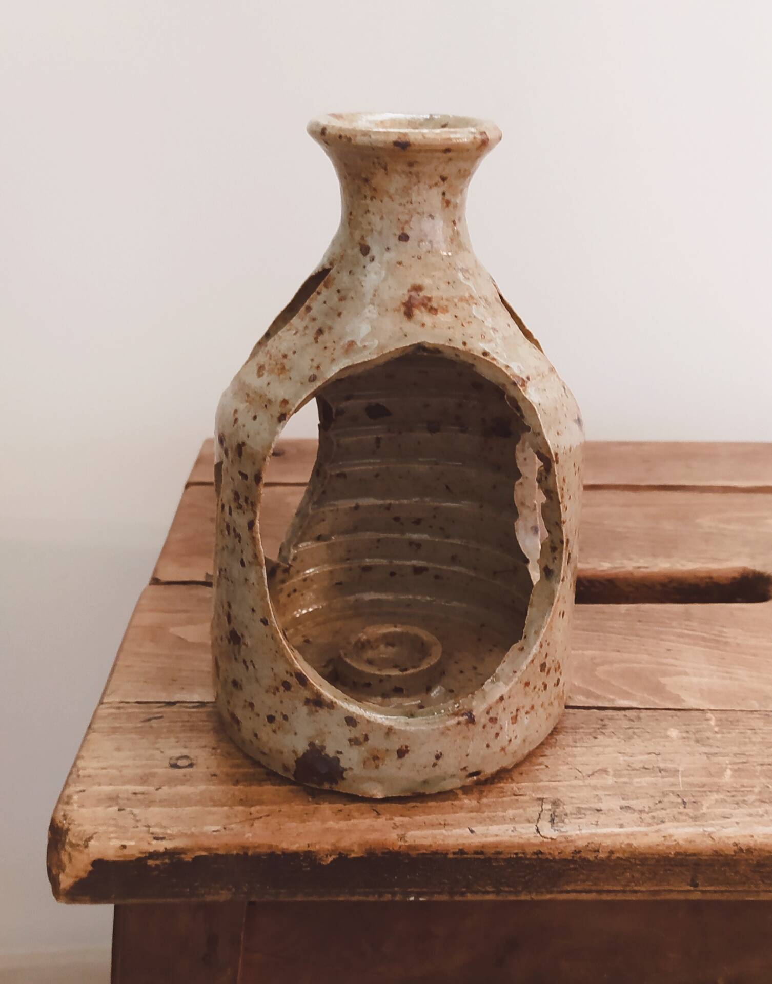 Photophore, bougeoir ancien en grès pyrité