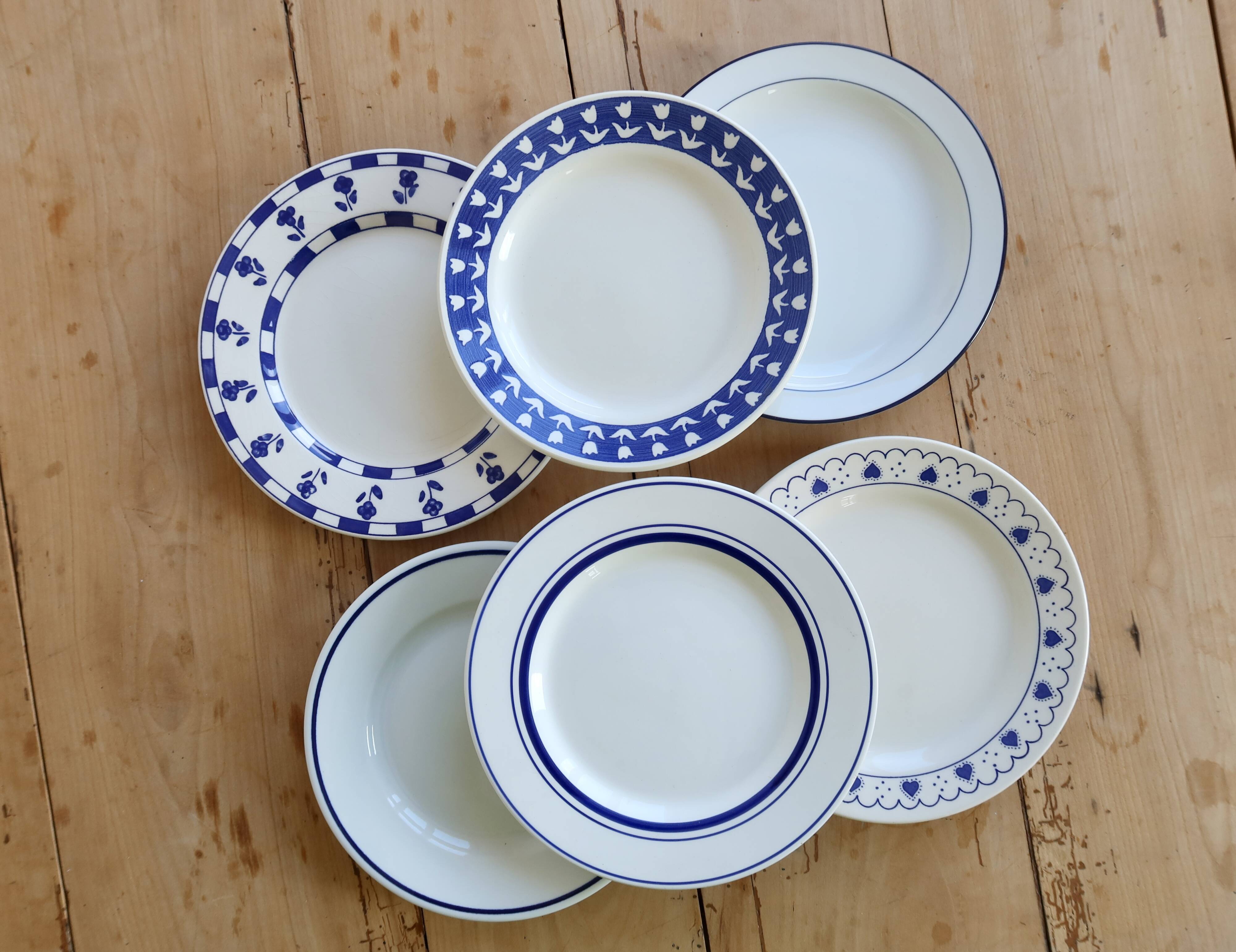 6 vintage mismatched blue and white earthenware dessert plates - Cutie Lot