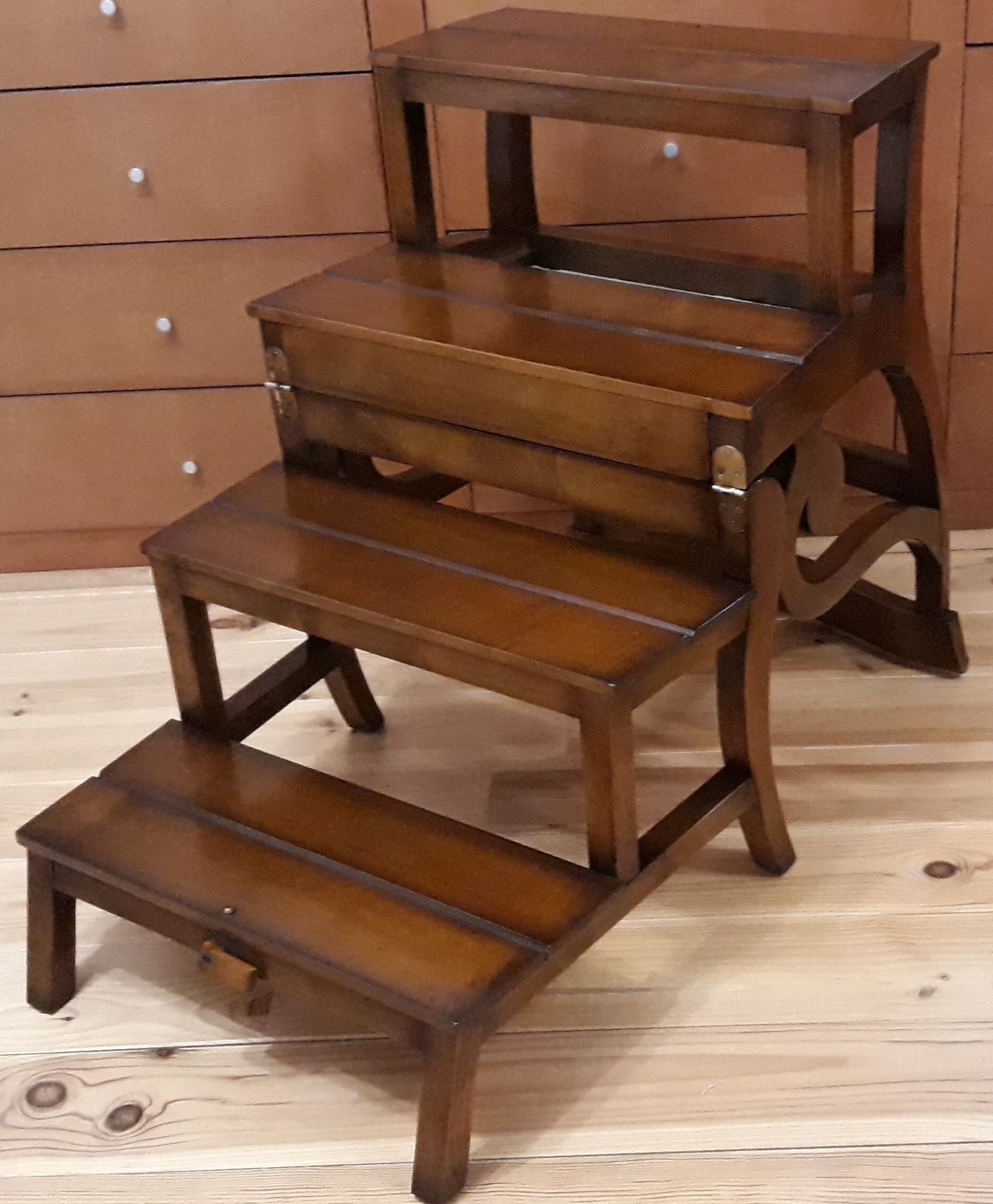 Notarial chair, luxurious library