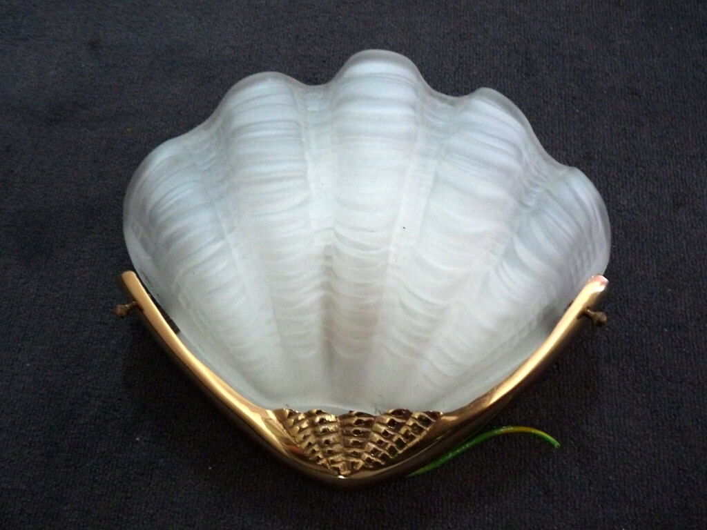 Wall lamp shell art deco in bronze and thick frost glass