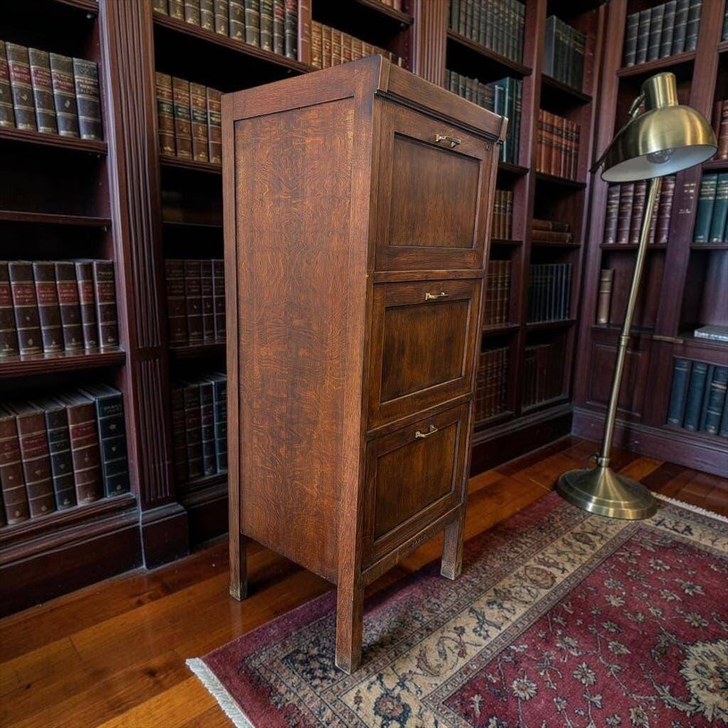 Commode à tiroirs vintage en bois / armoire d'archives / armoire de notaire