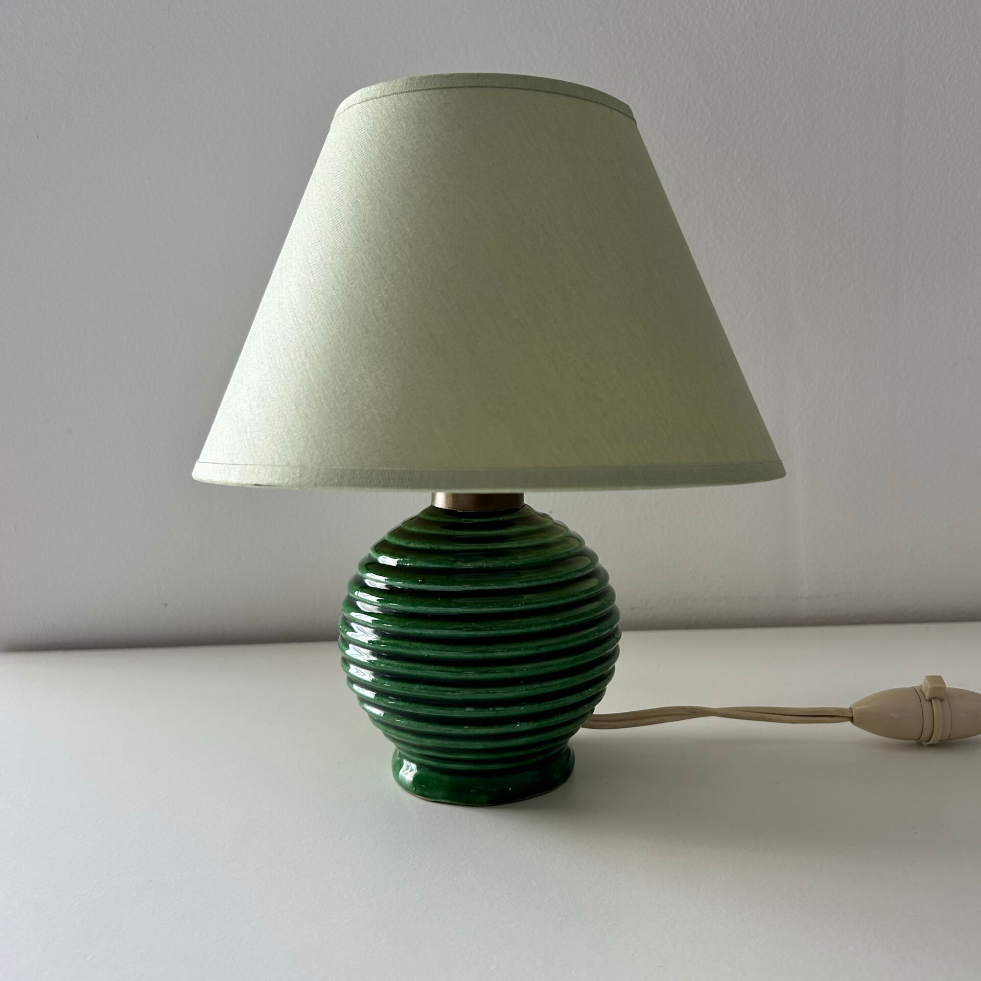 Emerald green ceramic ball lamp