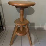 Adjustable screw tripod stool