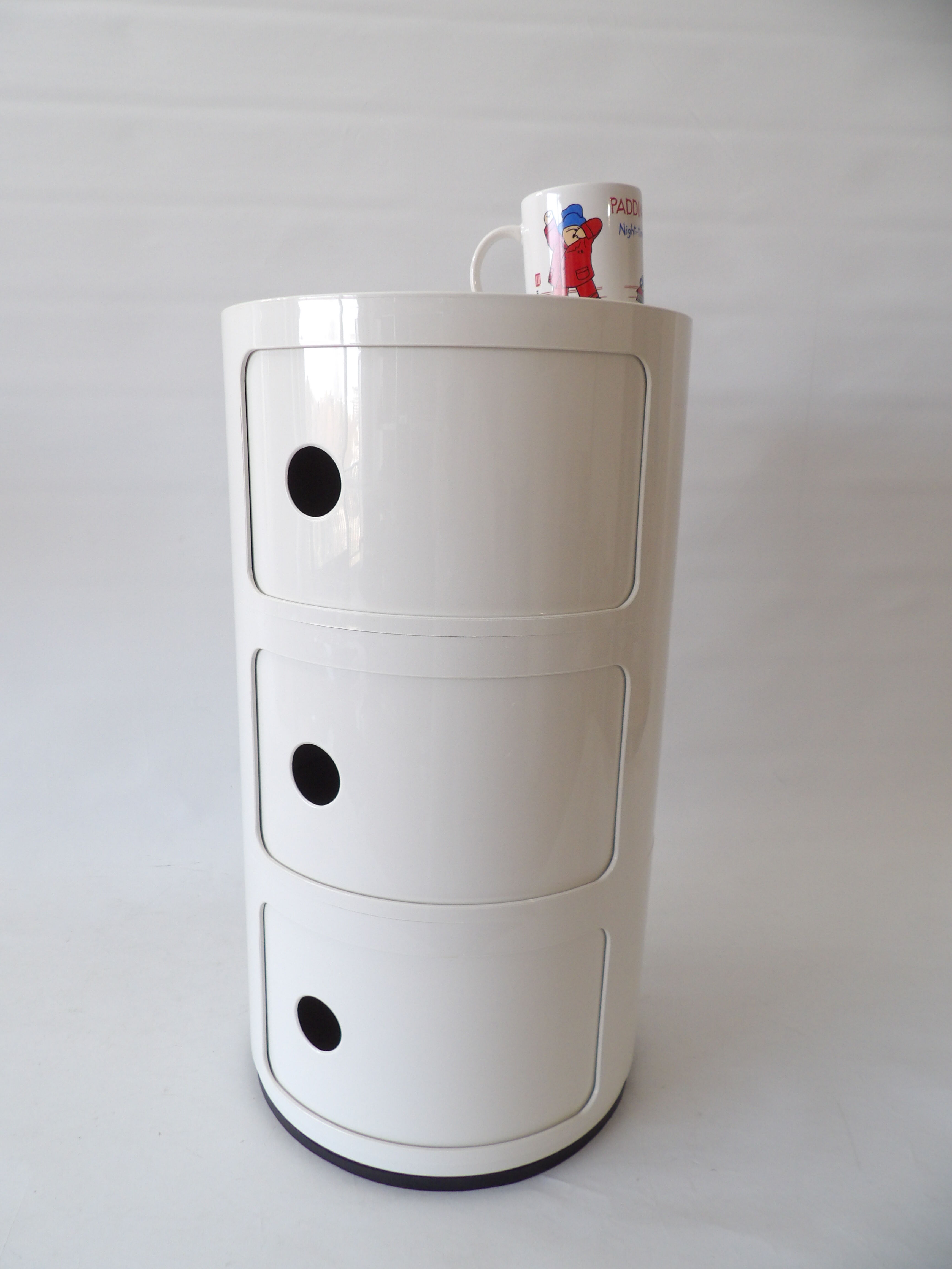 Componibili Kartell side table by Anna Castelli