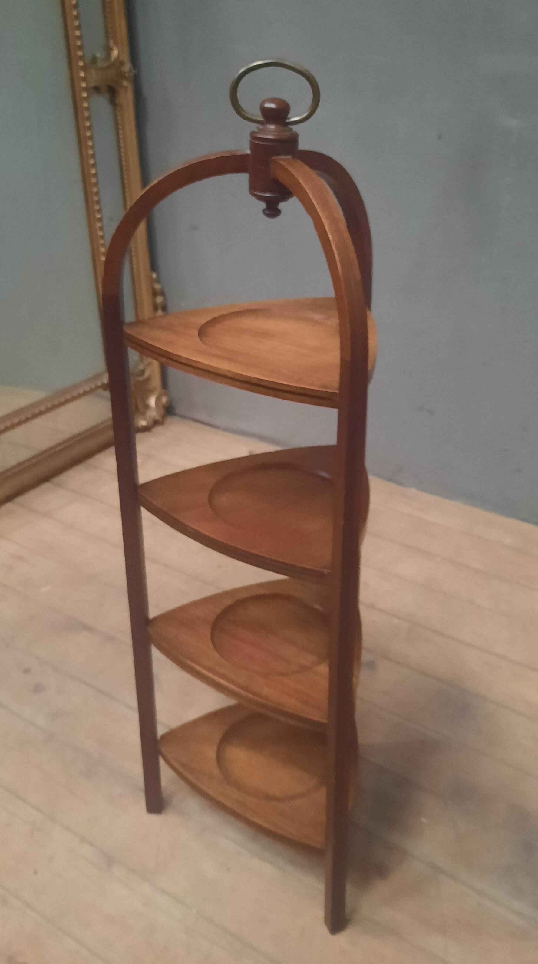 Mahogany plate holder