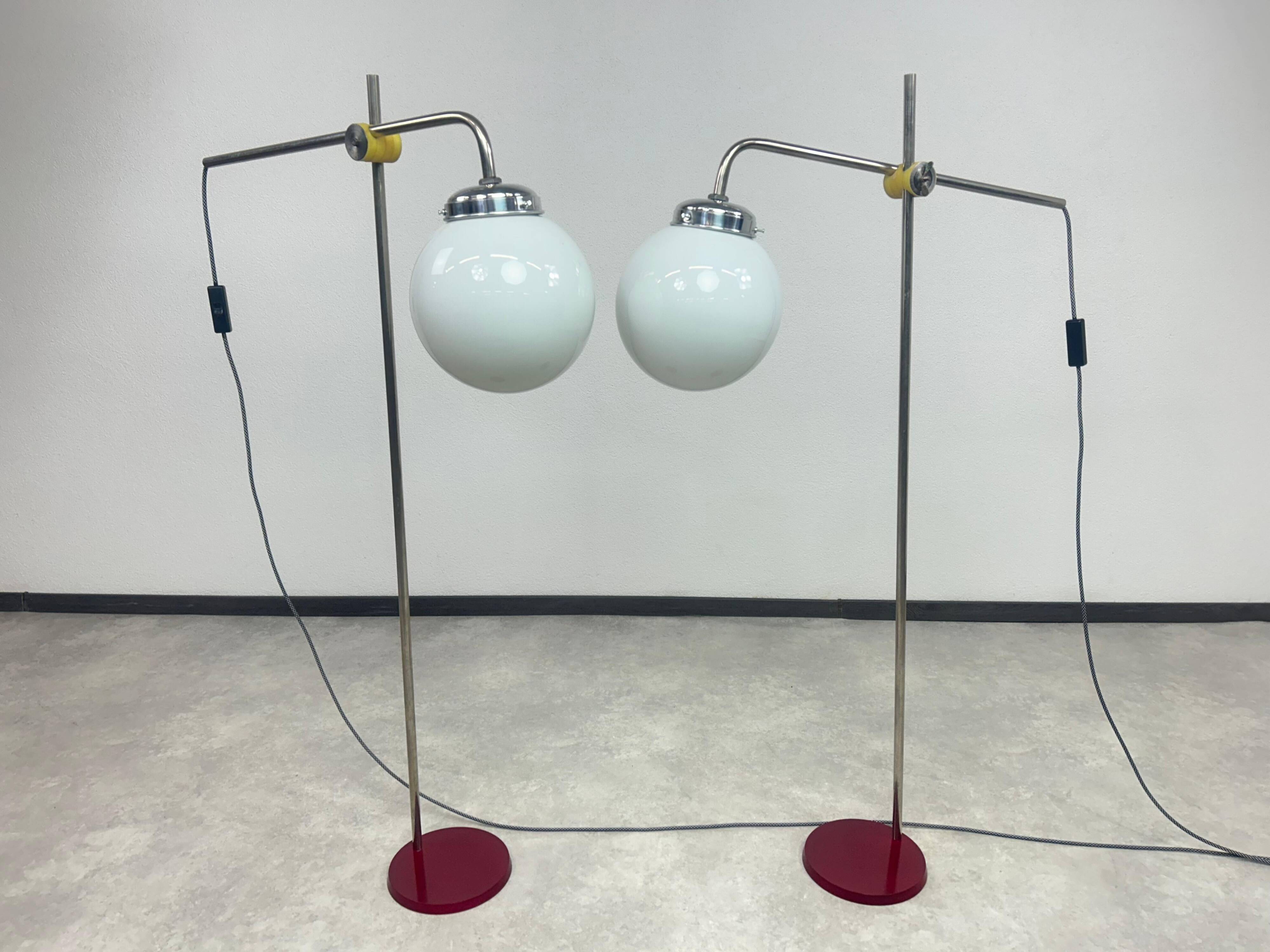 Lampes sur pied chromées modernes du milieu du siècle par paires