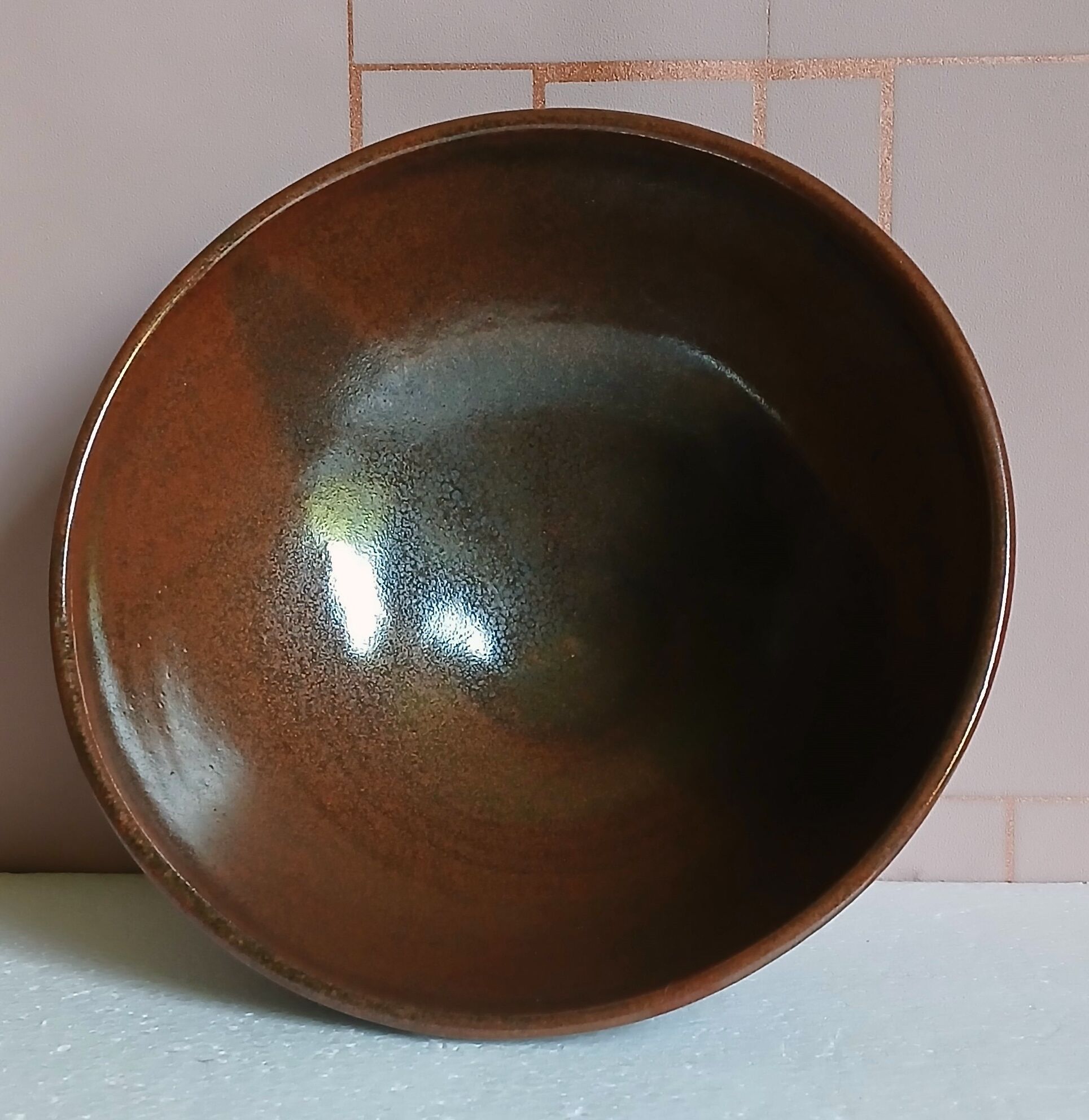 Saladier en grès vernissé marron