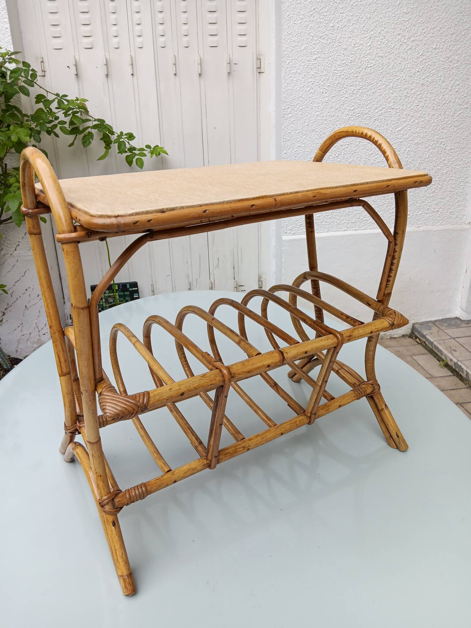 Rattan side table, magazine rack or record rack. Vintage 60s.