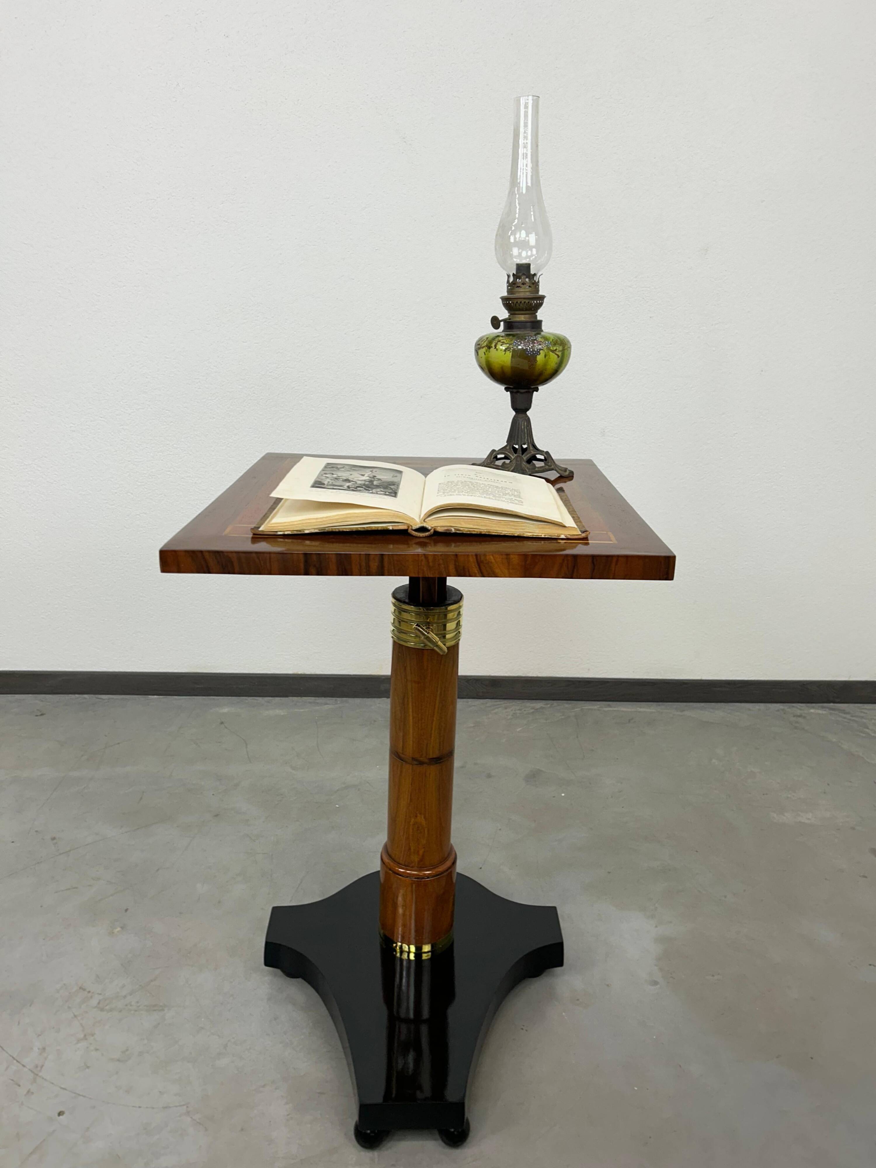 Table d'écriture ajustable avec incrustation Adam et Eve