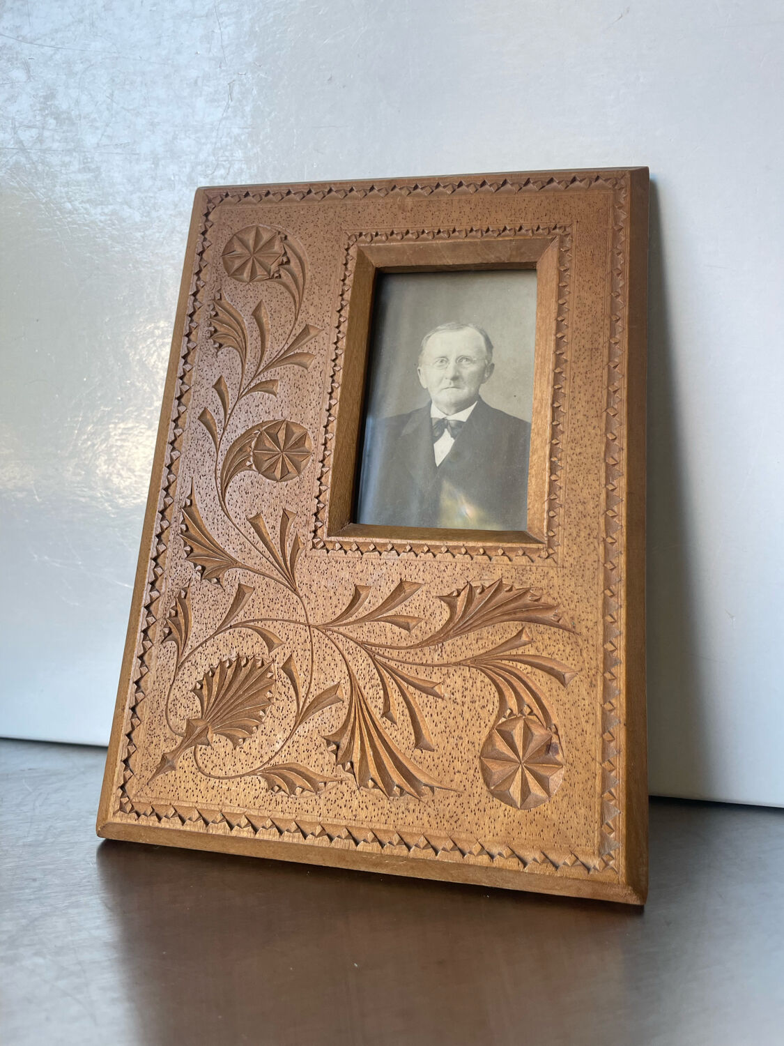 Antique hand carved  frame solid wood  19.5 cm x 13.5 cm
