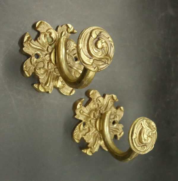 Pair of hooks style Rocaille / Rococo / Baroque