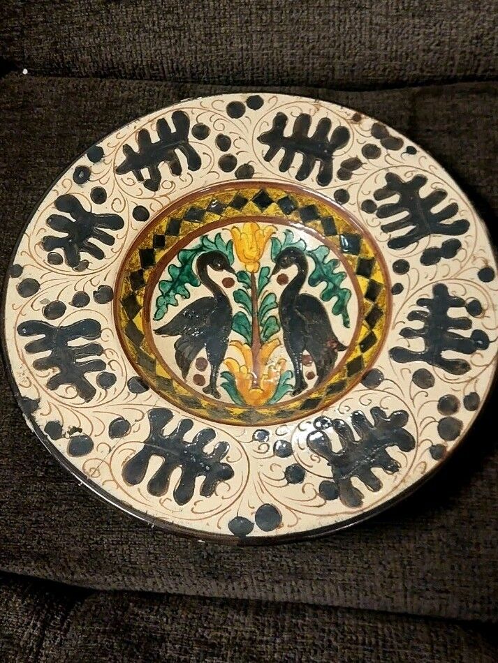 Ceramic plate with graffito stylised birds in the Pesaro Faenza style, early 1900s.