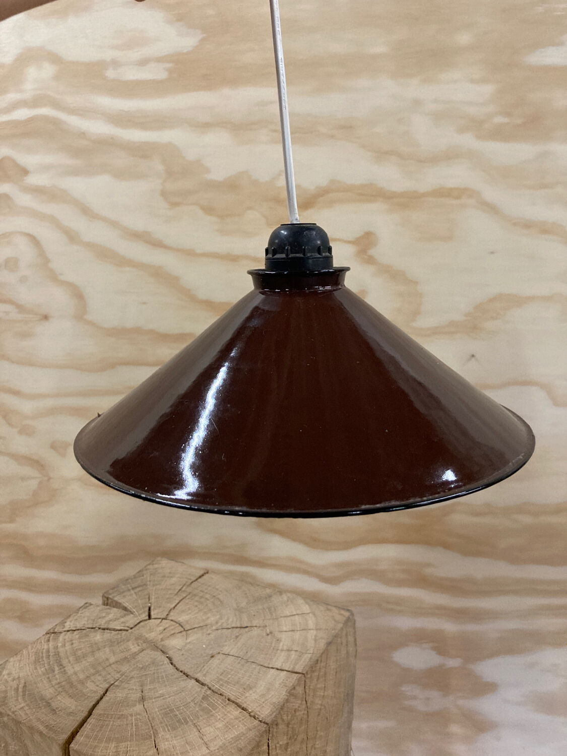 Industrial pendant light in brown and white enameled sheet metal