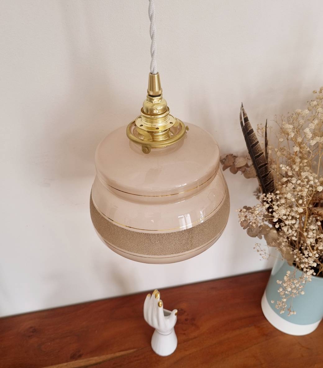 Rosy pendant light