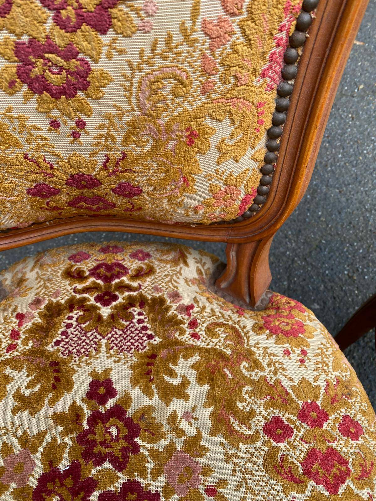 2 Louis XV chairs in solid wood and red-yellow fabric