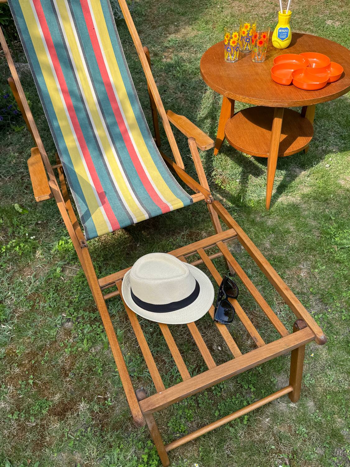 Vintage wooden deckchair/chilienne with footrest — 1960s