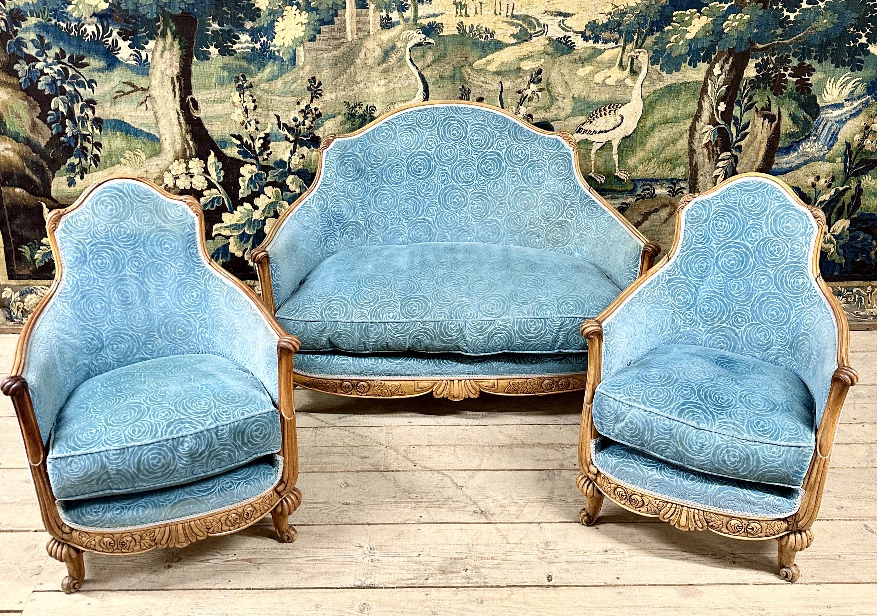 Art deco living room around 1920 in carved wood upholstered in blue velvet, a sofa two armchairs