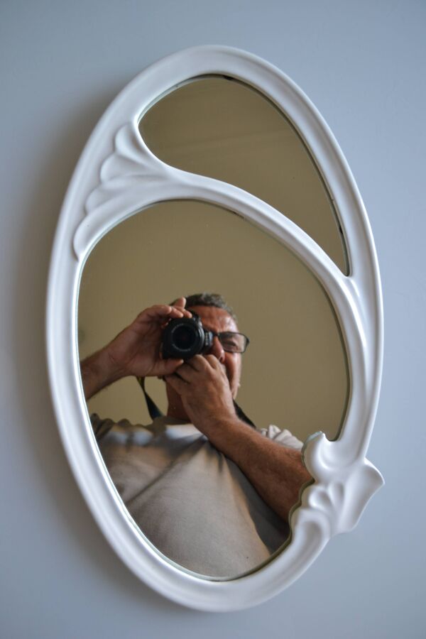 Miroir ovale style art nouveau Jugendstil en fonte de fer émaillée 49 x 29