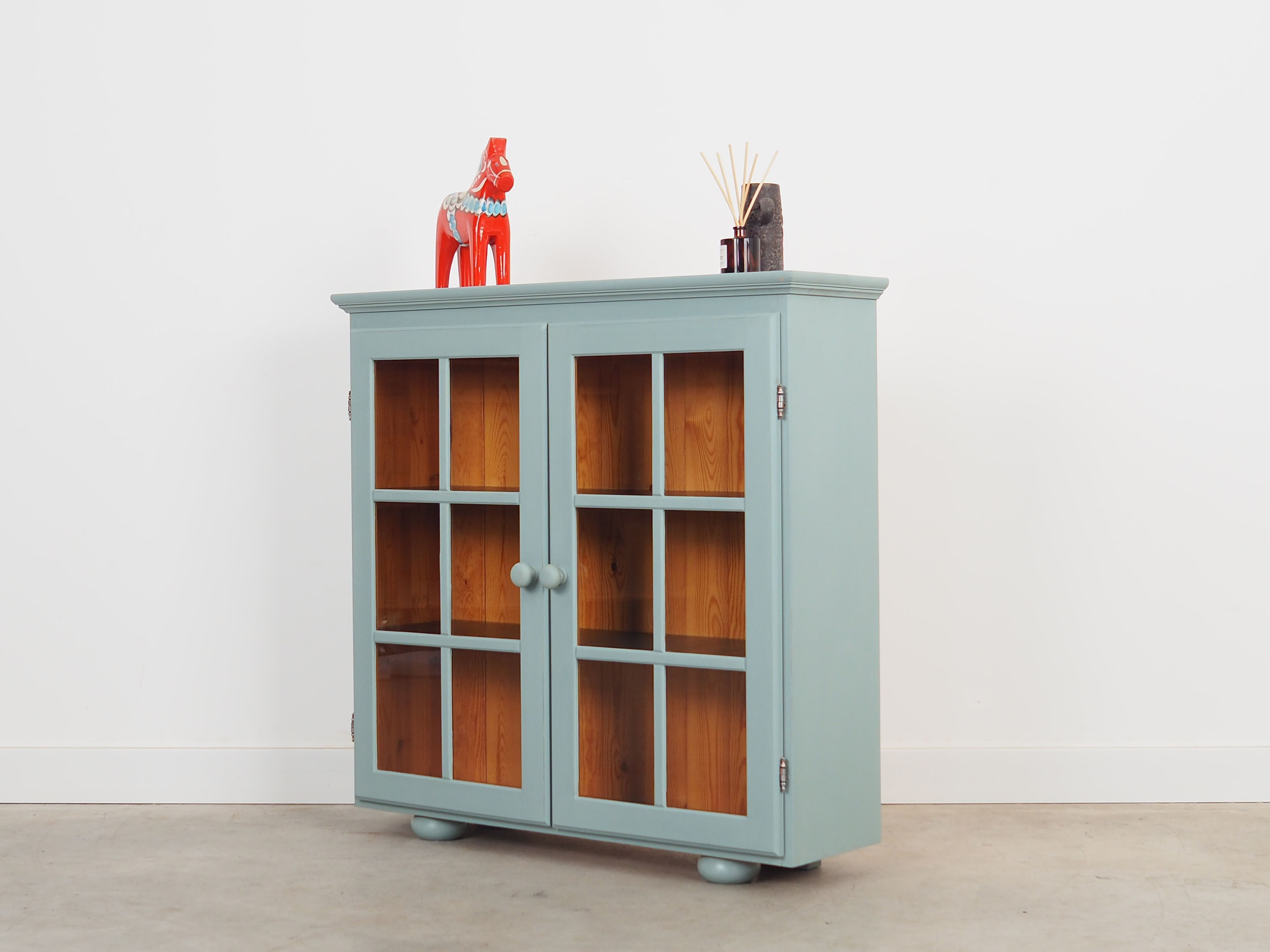 Vitrine en pin, design danois, années 1960, production: Danemark