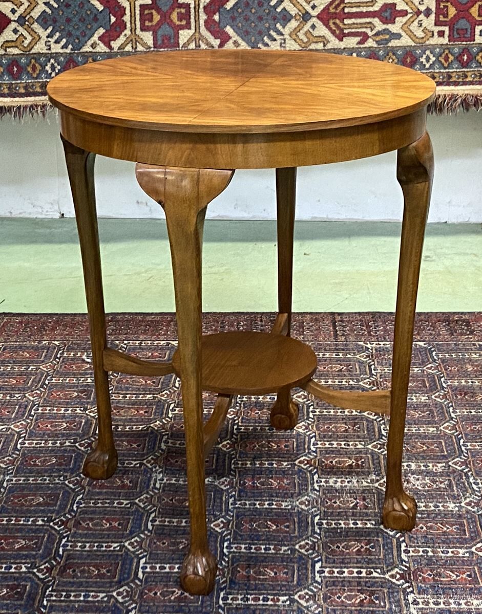 English walnut healing from the 1930s