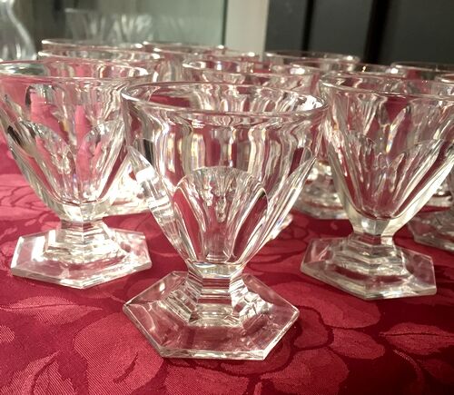 Suite de 12 verres à porto baccarat modèle Harcourt