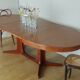 Table ovale en orme style scandinave pied central avec rallonges