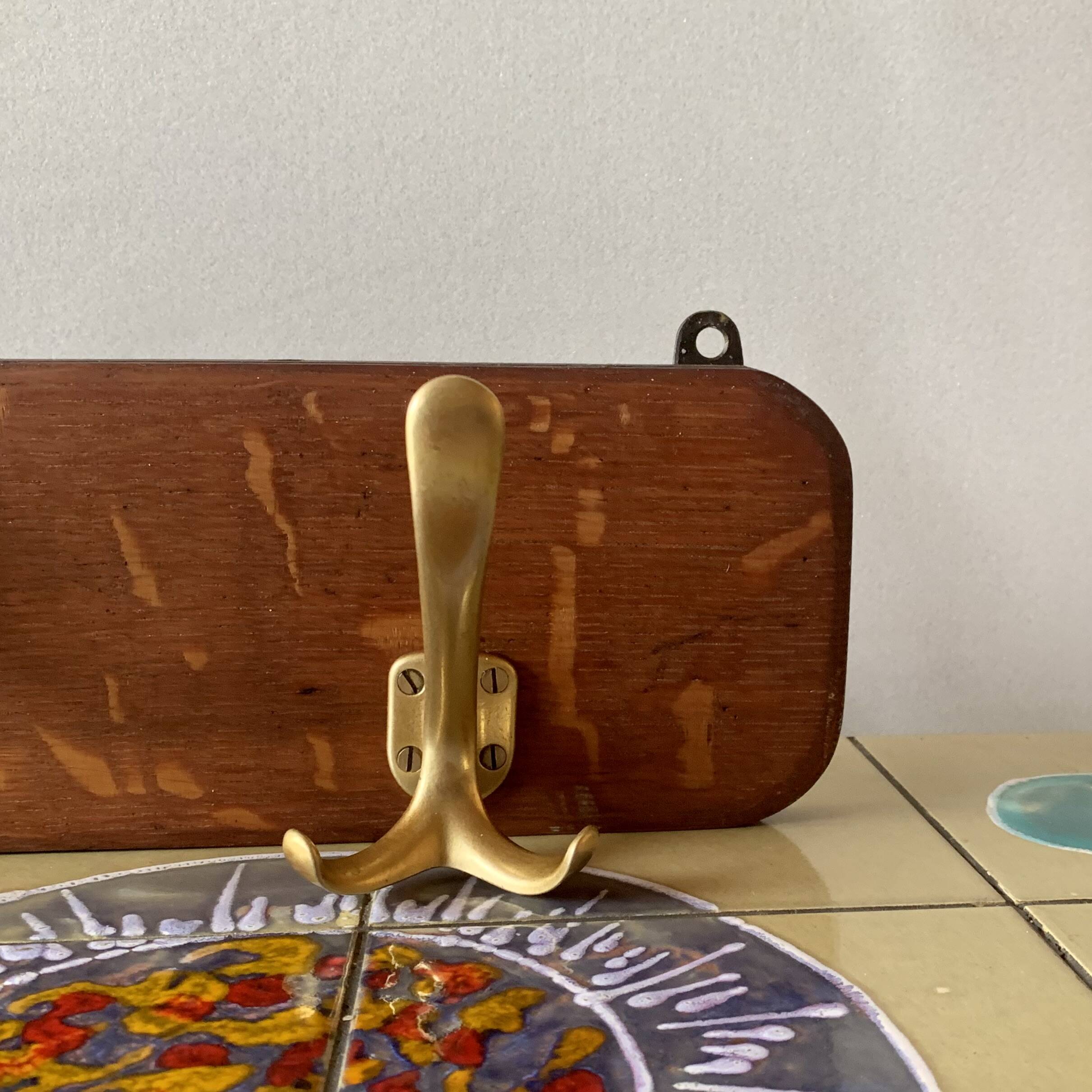 Vintage wooden wall coat rack with 4 double golden aluminum hooks