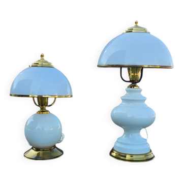 2 lampes de table en verre opalin blanc, années 1970