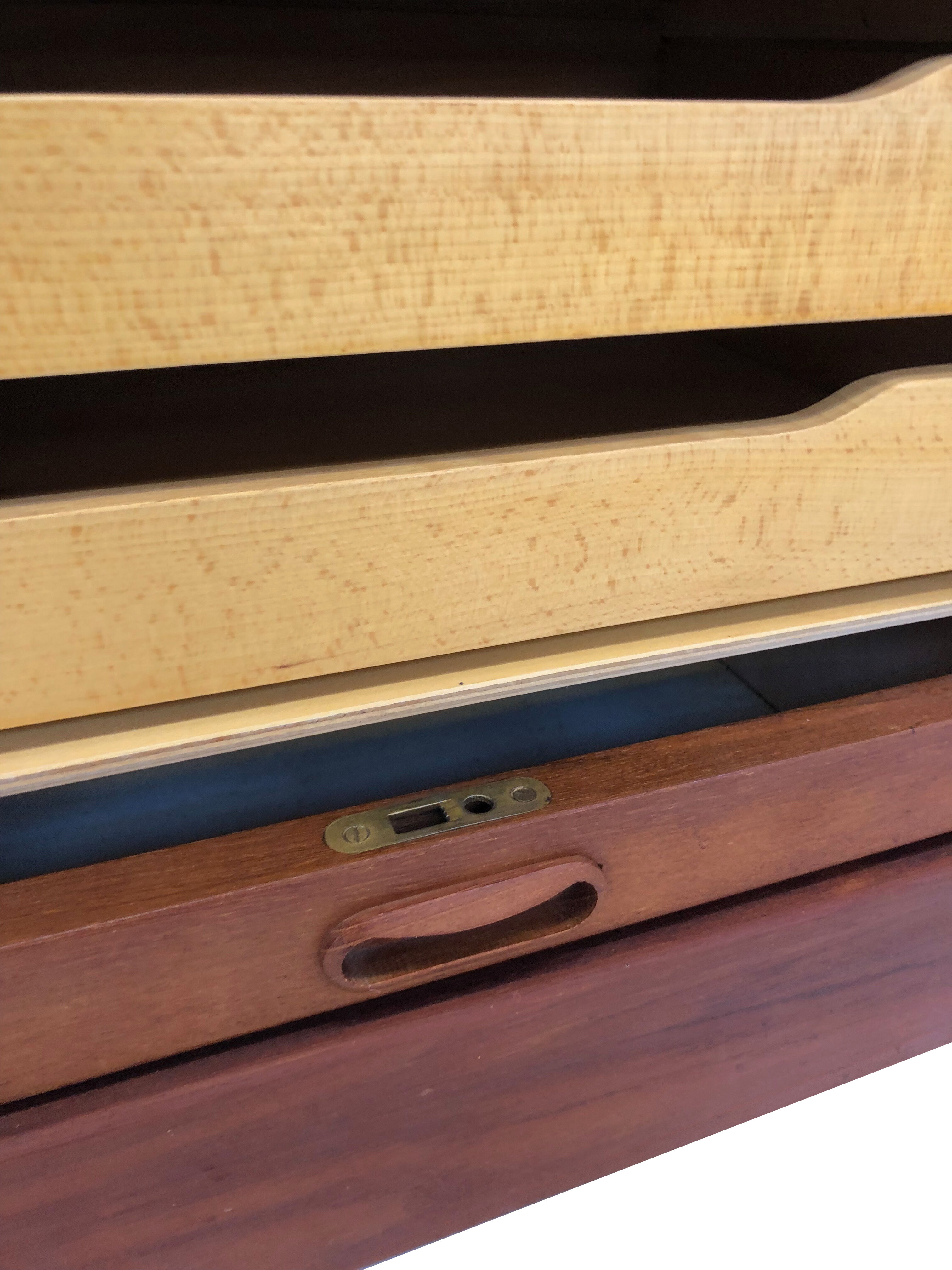 Vintage Danish design cabinet in teak veneer