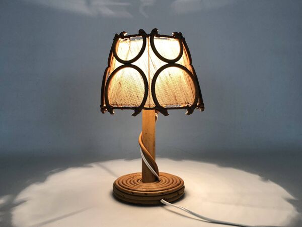 Lampe de chevet, lampe de table en rotin, bambou Louis Sognot. Années 50