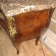 Commode sauteuse galbée de style Louis XV en marqueterie et bronzes dorés (