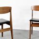 4 chaises en teck et similicuir, milieu XXème