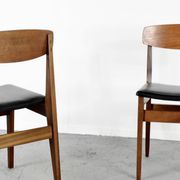 4 chaises en teck et similicuir, milieu XXème
