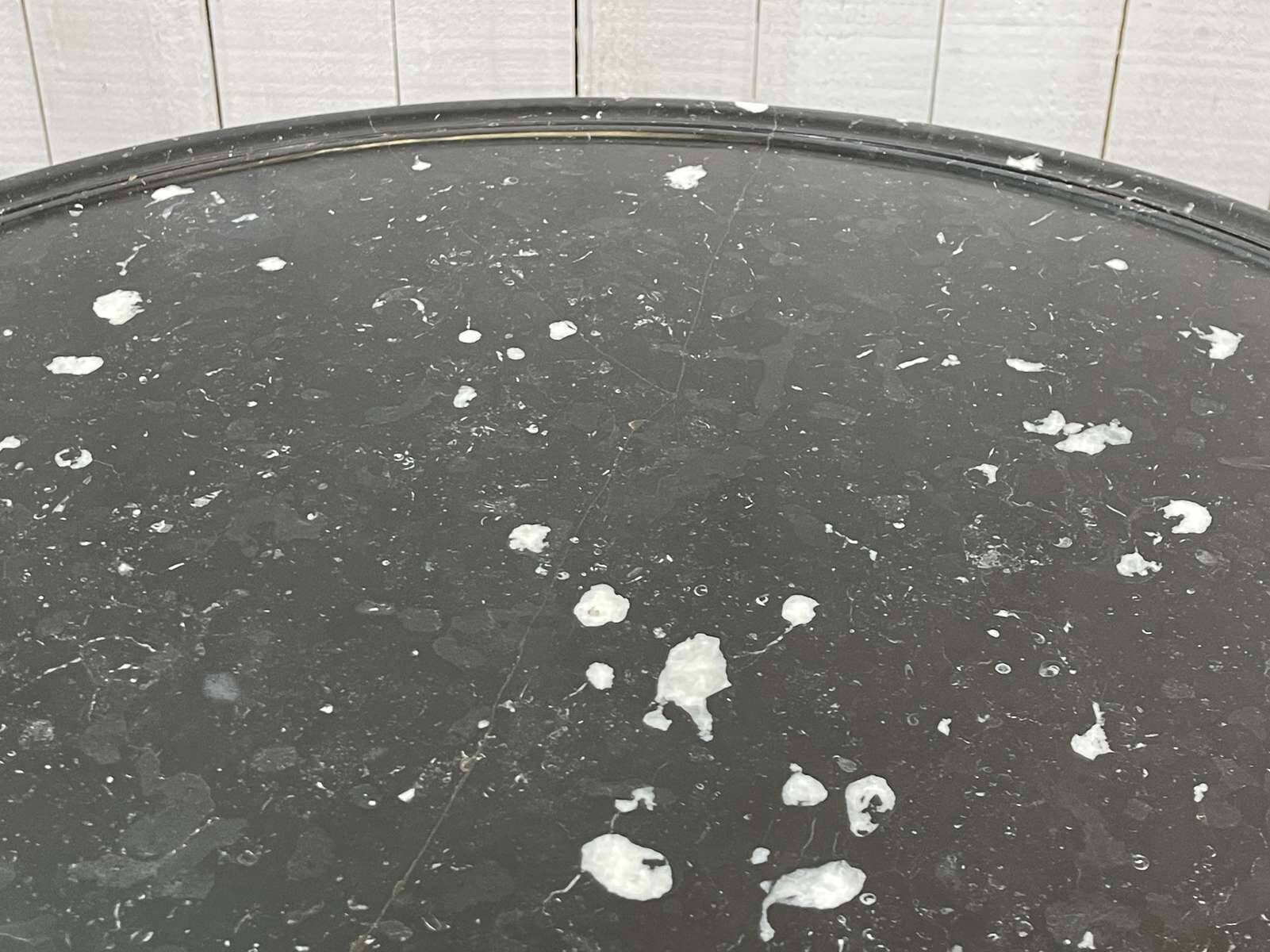 Restoration gueridon in mahogany with a black marble top (re-glued marble)
