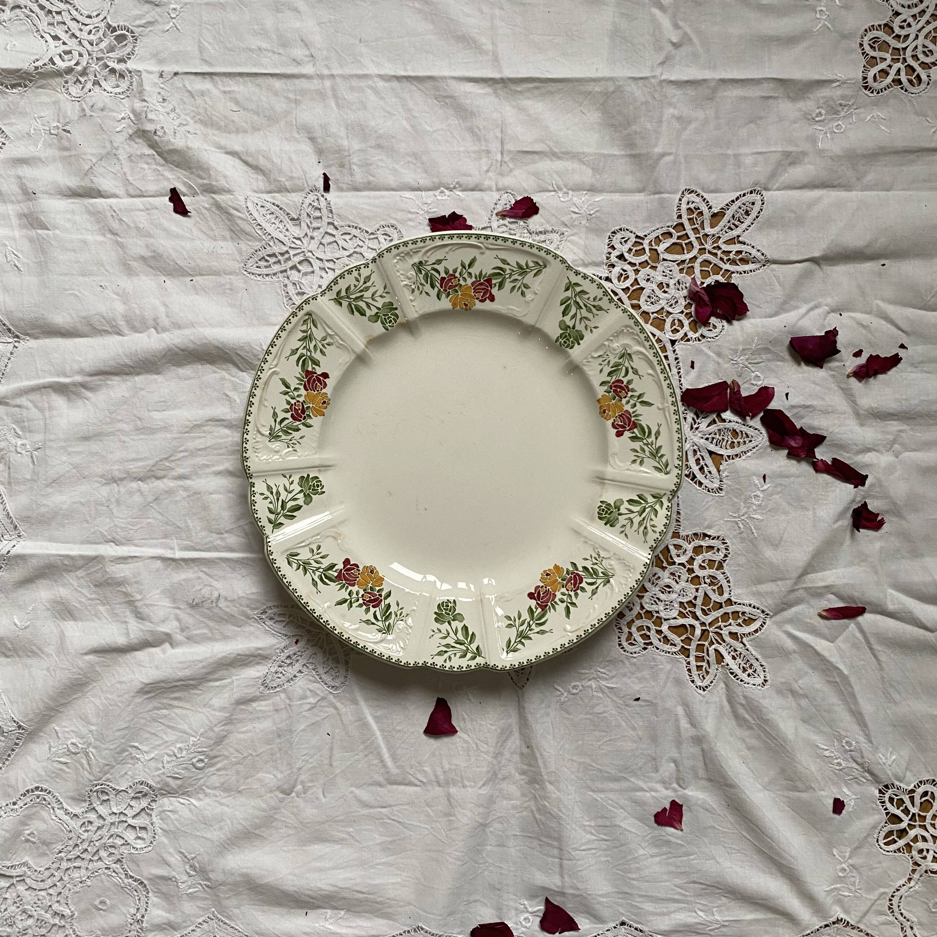 Round serving dish in Sarreguemines polychrome ironstone, Golden Sun model