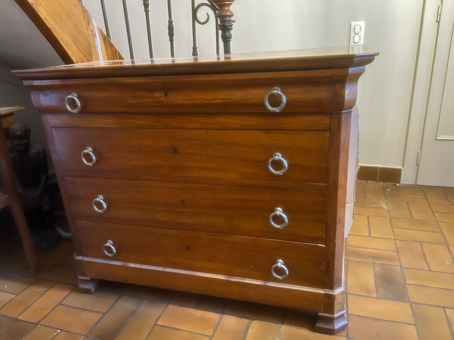 Chest of drawers