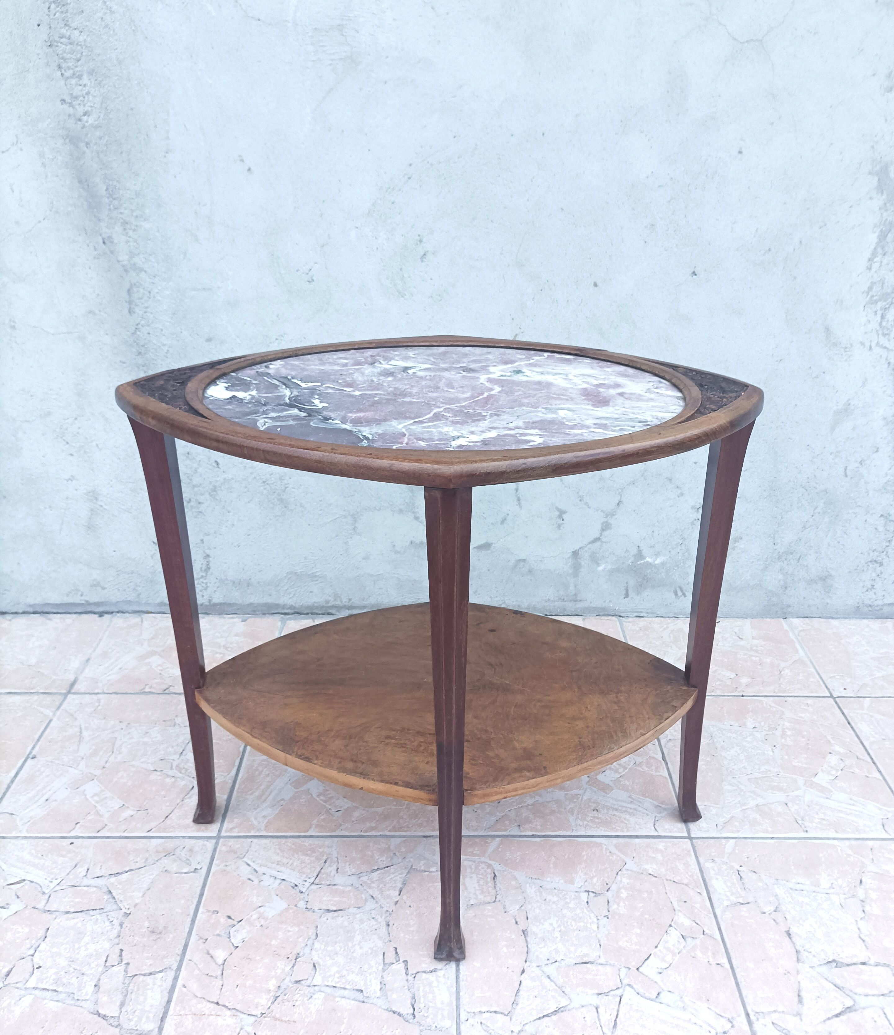 Table guéridon Art Nouveau en acajou et dessus en marbre