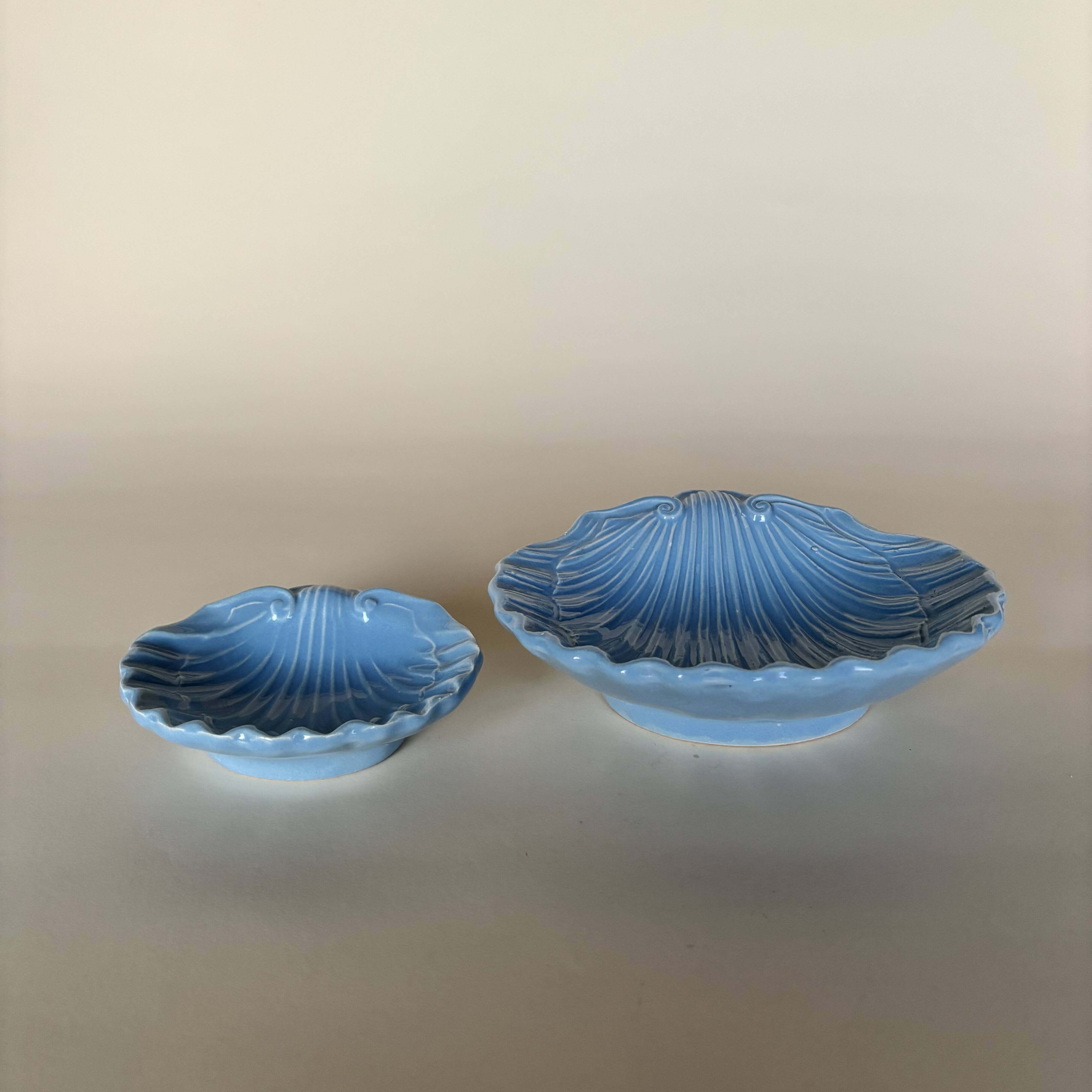 Set of shell bowls