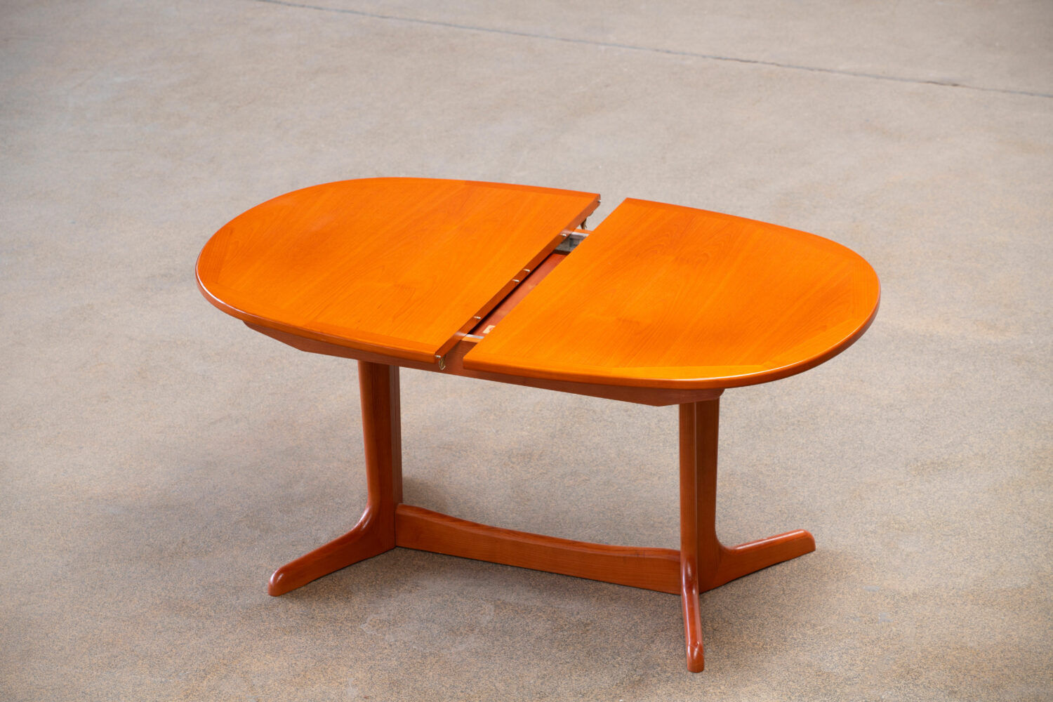 Scandinavian extension table by G-Plan 1960