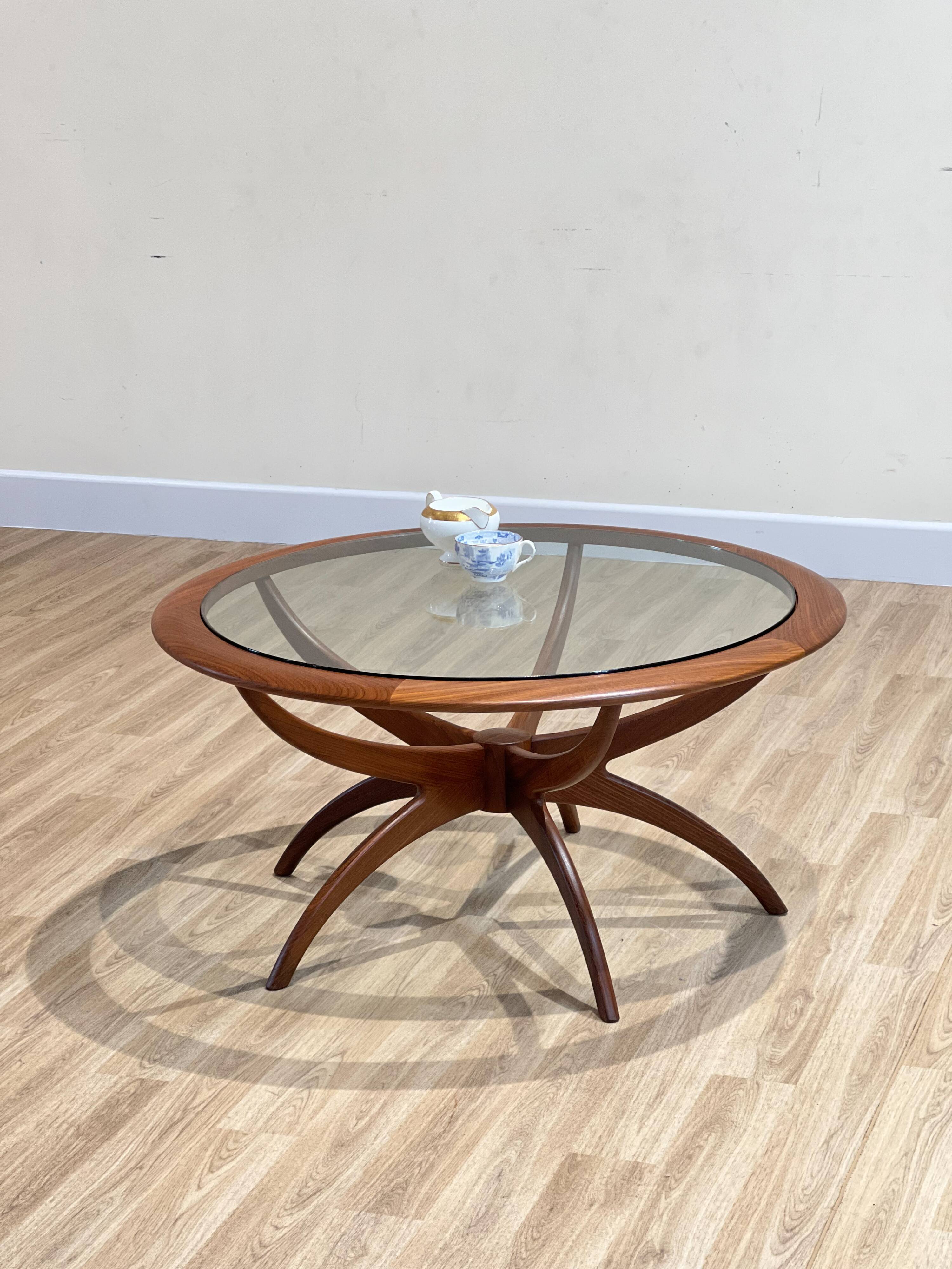 Table basse ronde Spider de G Plan, années 1960